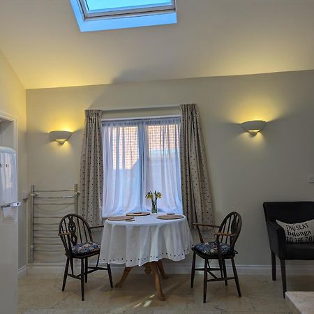 Little Chilsbury Apartment Potterne ภายนอก รูปภาพ